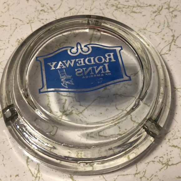 Vintage Roadways Inns Of America Glass Ashtray - Picture 2 of 2